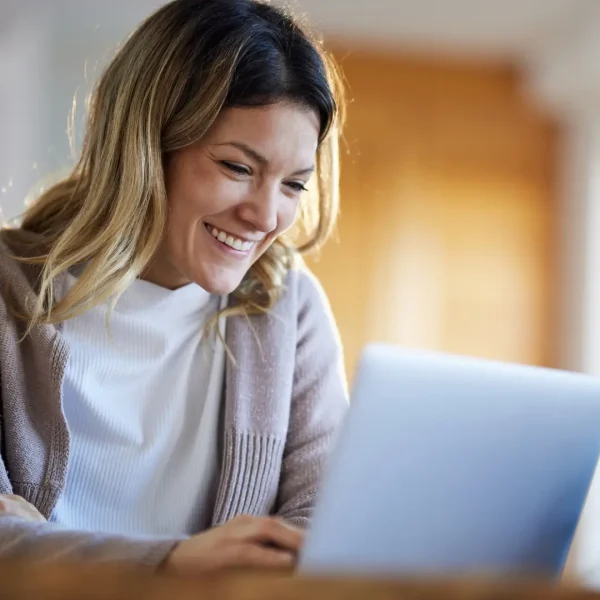 Kvinna som har en coachingsession. Från Affärshögskolan Kompetensutveckling Karriärscoaching.