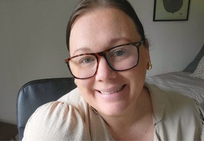 Porträtt av Jenny Lindell, marknadsansvarig och tidigare studerande på Affärshögskolan inom Digital marknadskommunikatör.